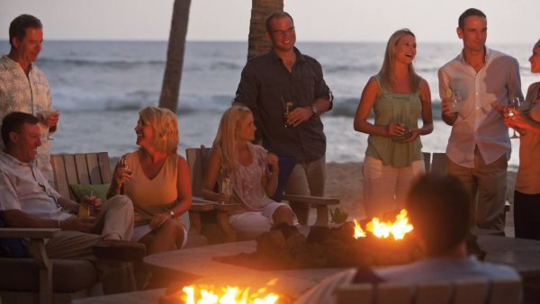 Aloha! Celebrity Chefs & Wine Experts Gather in Hawaii | Luxe Travel