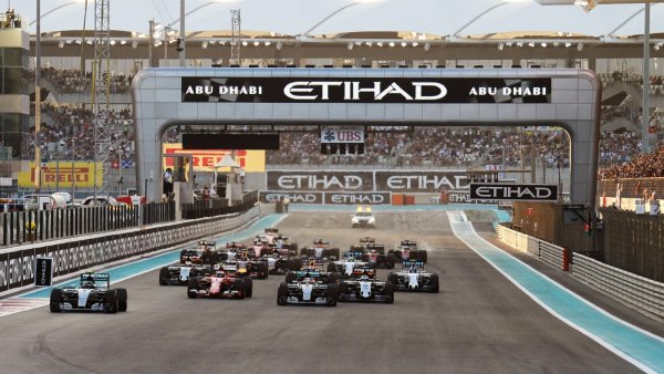 The World’s Only Twilight Race - 2017 Formula 1 | Abu Dhabi | Luxe Travel
