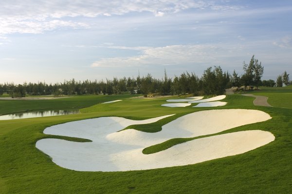 Do you know that golf in Danang is now hot for international golfers?