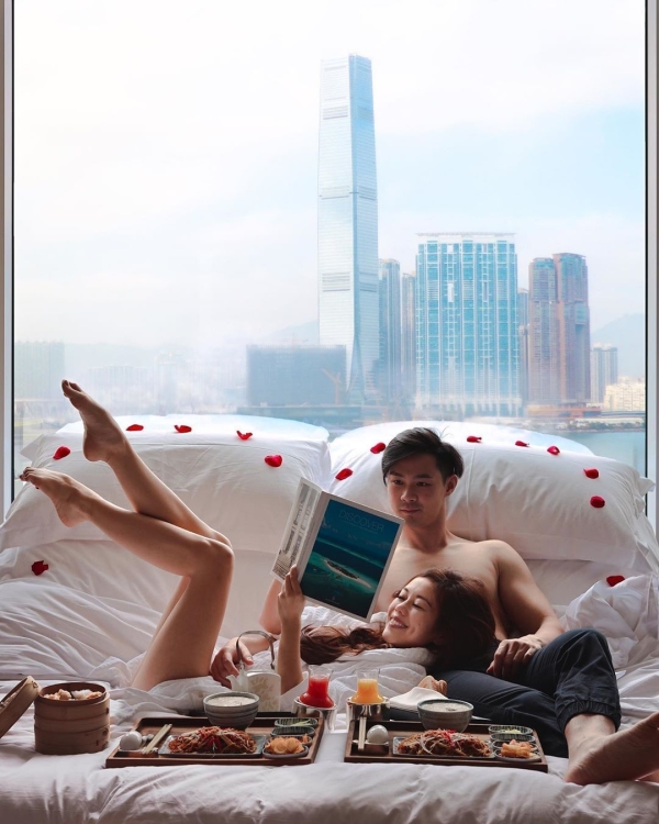 Exclusive "Stay & Dine"+ Celebration offer ! Enjoy Free 🎂Cake+🍾Champagne | Experience Newly Renovated Rooms & Suite & enjoy breakfast, a 3-course set dinner @ Four Seasons Hong Kong