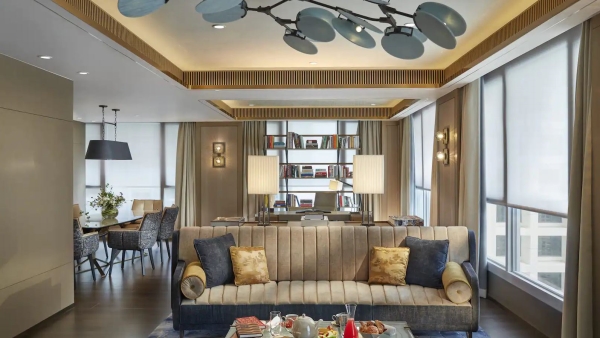 🎉Return of LMO | Exclusive Staycation Offer | Enjoy Breakfast, 3 course set dinner at MO Bar ,upto$2,000 F&B or SPA credit + room upgrade@ The Landmark Mandarin Oriental, Hong Kong  